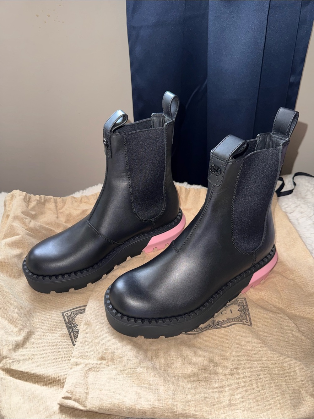 Gucci Black Leather Chelsea Boot Sierra Stretch Ankle Women Size 8 US/38 EU